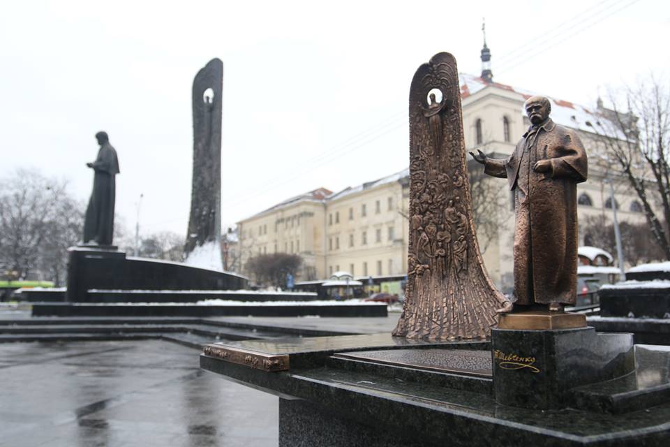 У Львові відкрили пам’ятник Шевченку, адаптований для незрячих