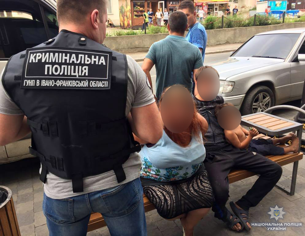 Поліцейські затримали чоловіка, який за 100 тисяч гривень продав власного сина (фото)