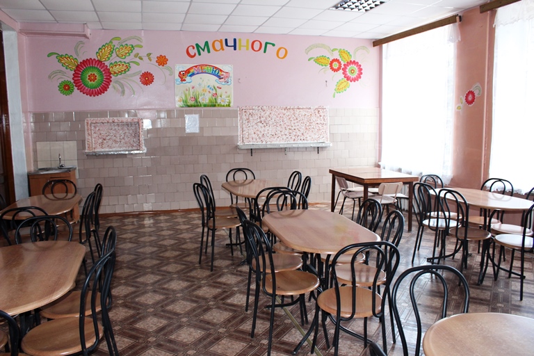 Одна з найбільших шкіл Заводського району прийматиме дітей в оновлених стінах