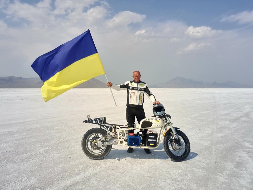 Українець встановив світовий рекорд швидкості на електромотоциклі “Дніпро”