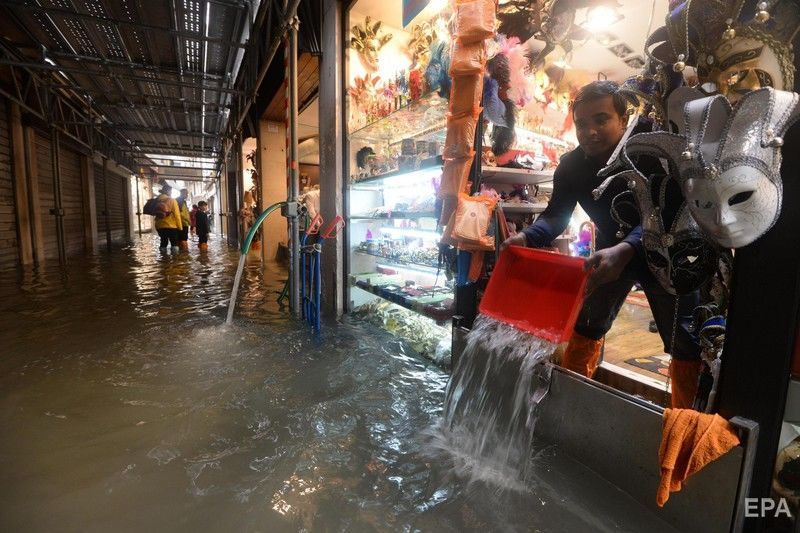 Стихія в Італії: 70% Венеції накрив півтора метровий шар води – відео
