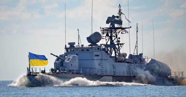 Поранено 6 українських військових, захоплені катери буксирують