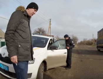 На Запоріжжі водії, які шкодять свої авто через ями, вдалися до радикальних дій – відео