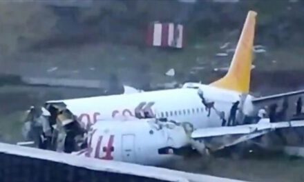 При посадці в Стамбулі розбився пасажирський Boeing 737