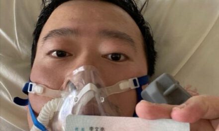 У Китаї помер молодий лікар, який зазнав репресій, бо повідомив про спалах коронавірусу