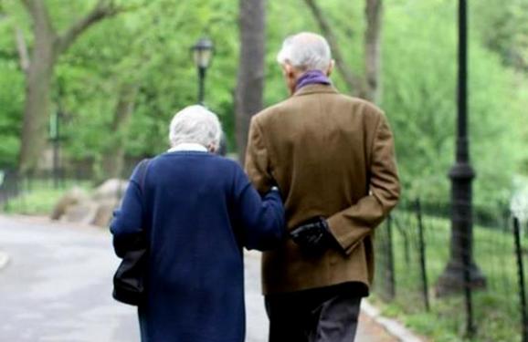 Запорізьким пенсіонерам планують у квітні зробити доплату – кому та на скільки