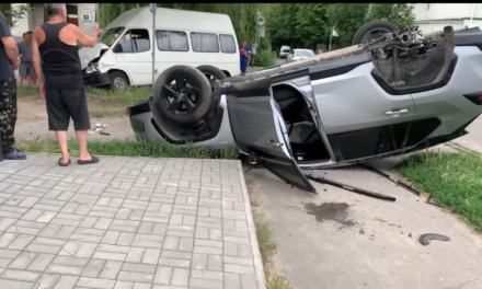 В Олександрівському районі Запоріжжя ДТП, автомобіль перекинувся
