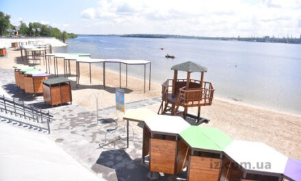 Блогер показав реальну вартість щойно відремонтованого пляжу в Запоріжжі