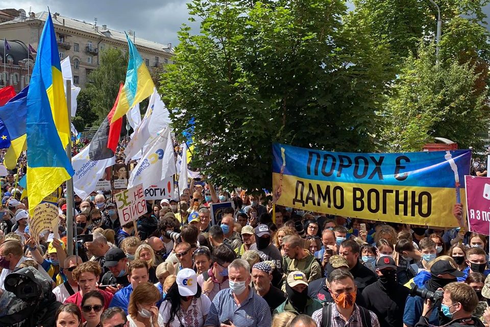 “Порох є – дамо вогню” – мешканці Запоріжжі у Києві підтримують п’ятого Президента