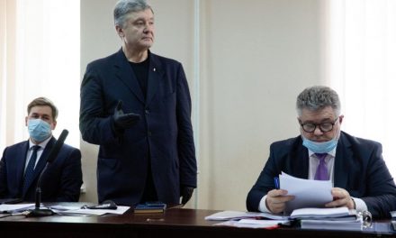 У суді Порошенко вказав на чергові факти фальсифікації документів Генеральною прокуратурою