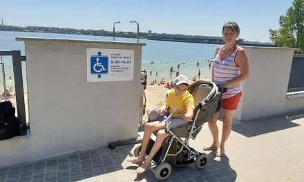 Мешканці Запоріжжя називають ліфт на пляжі показухою: “Мера катати є кому, людей з інвалідністю немає”