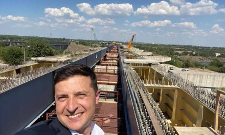 Президенту пообіцяли, що міст через Дніпро в Запоріжжі таки добудують за два роки – фото