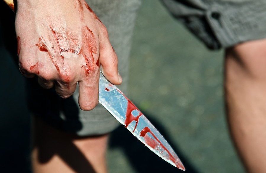 На Запоріжжі відповідач проштрикнув себе ножем прямо в залі суду