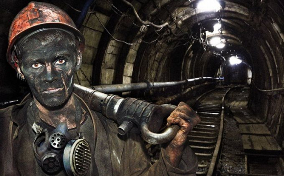 На Дніпропетровщині близько сотні шахтарів залишилися під землею