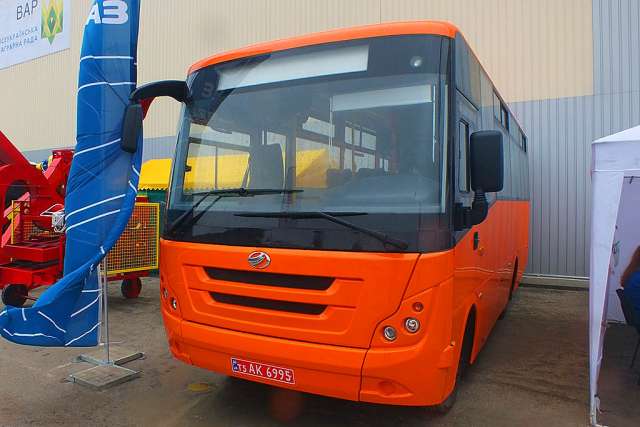 Запорізький автомобільний завод презентував модель малого приміського автобуса