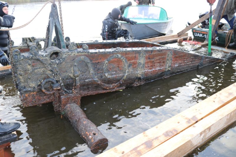 На дні річки Дніпро на Запоріжжі знайшли старовинний артилерійський лафет