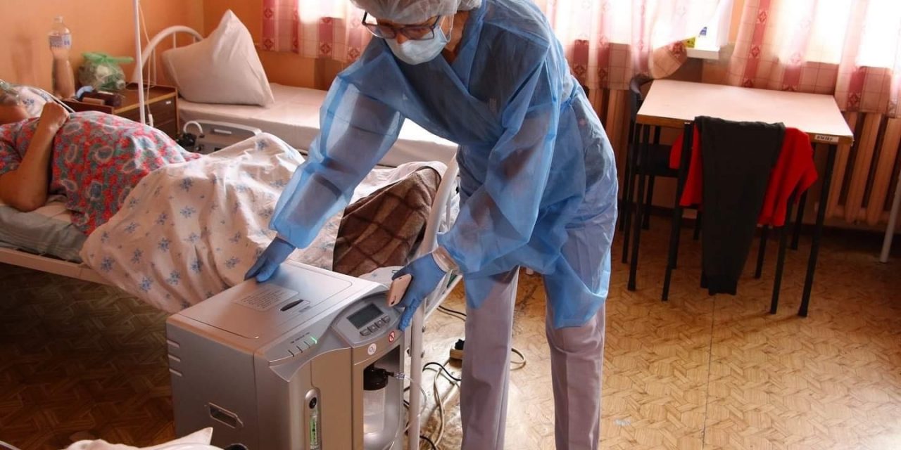 До лікарень в Запоріжжі завезли кисневі концентратори – фото
