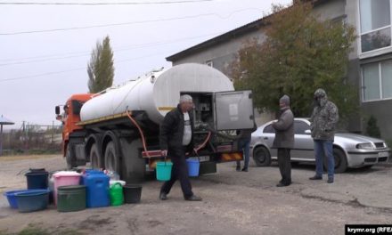 Мешканці села під Сімферополем відчувають великі незручності з водою – відео