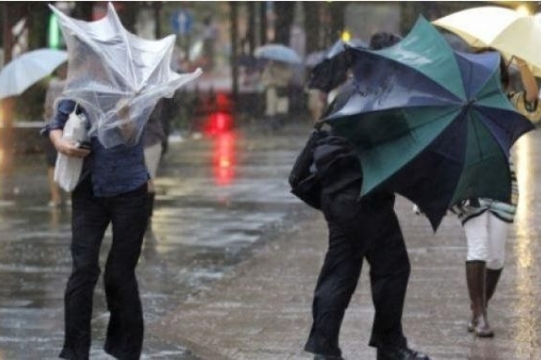 Дощ та сильні пориви вітру – мешканців Запоріжжя попереджають про негоду