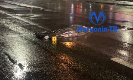 Поблизу станції метро “Видубичі” молодого чоловік збило одразу два автомобілі