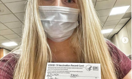 Медпрацівниця з США, яка раніше мешкала в Мелітополі, розповіла які симптоми відчула після другого щеплення від Covid-19 – відео