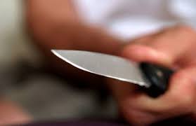 У Запоріжжі невідомі вдерлися до приміщення і погрожуючи чоловіку ножем забрали його телефон – фото