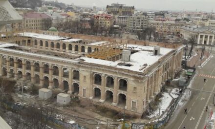 Влада Києва продовжує боротьбу за Гостинний двір на площі Контрактовій, ситуація застопорилася
