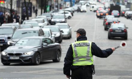 Поліція Запоріжжя склала постанову за новими штрафами, водій має сплатити 20 400 грн.