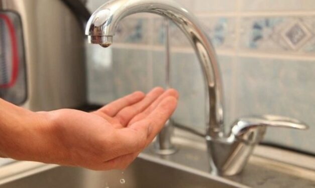 Через аварію на водопроводі деякі будинки у Запоріжжі тимчасово залишились без води – адреси