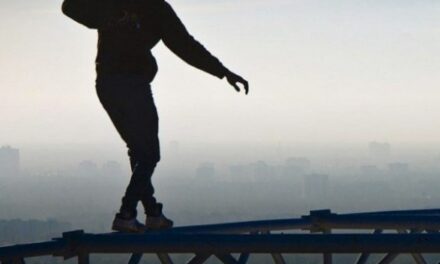 У Запоріжжі молодий чоловік вкоротив собі віку стрибнувши з мосту
