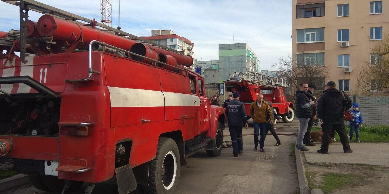 На Запоріжжі людей евакуювали з багатоповерхівки через пожежу