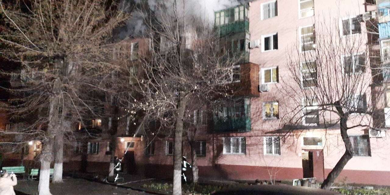 У Запоріжжі рятувальники з пожежі винесли тіла трьох людей – фото