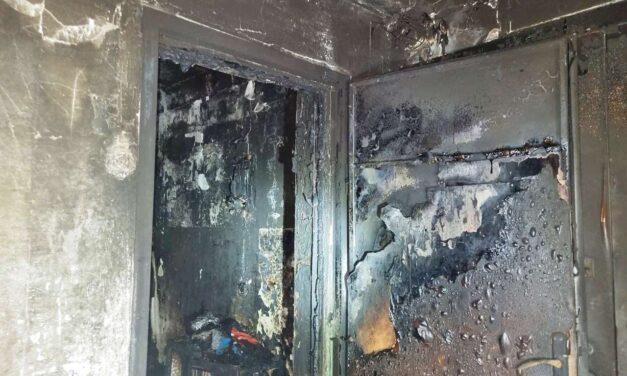 Сьогодні у Запоріжжі горіла п’ятиповерхівка, жінка опинилась під загрозою – фото