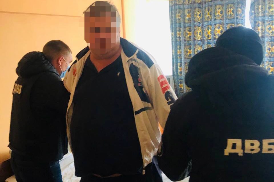 У Києві дільничий офіцер поліції збував наркотичні речовини через колишніх засуджених – фото