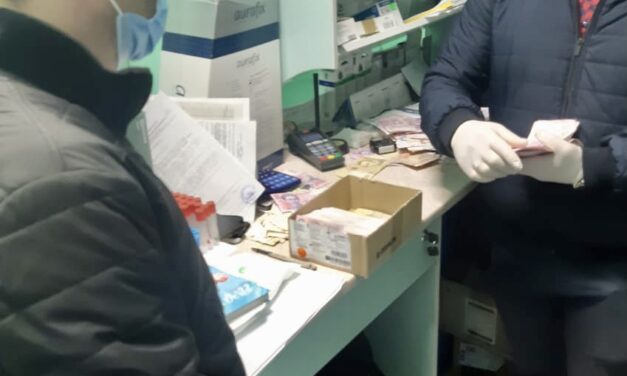 У Запоріжжі правоохоронці підозрюють лікаря в отриманні грошей за безплатні послуги – фото