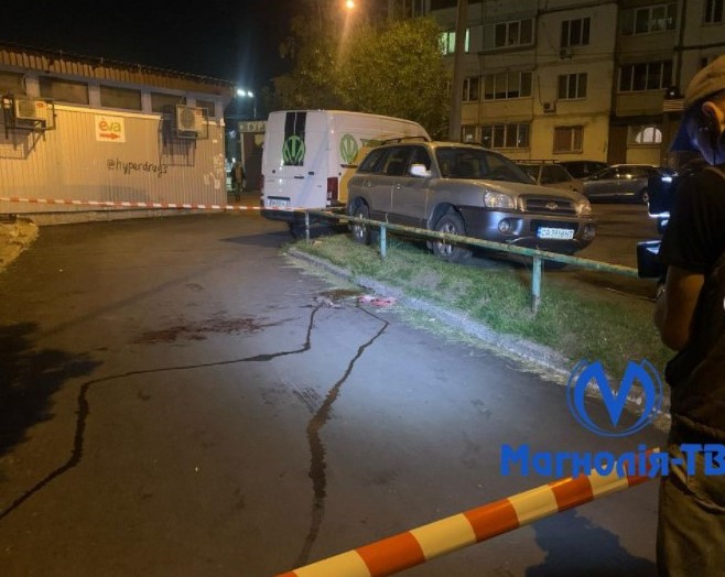 У Києві порізали чоловіка, що заступився за дівчину
