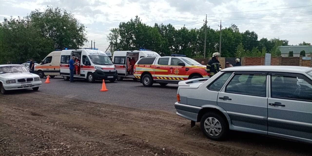 Кілька “швидких”, рятувальники, пожежники: поблизу Запоріжжя трапилася ДТП