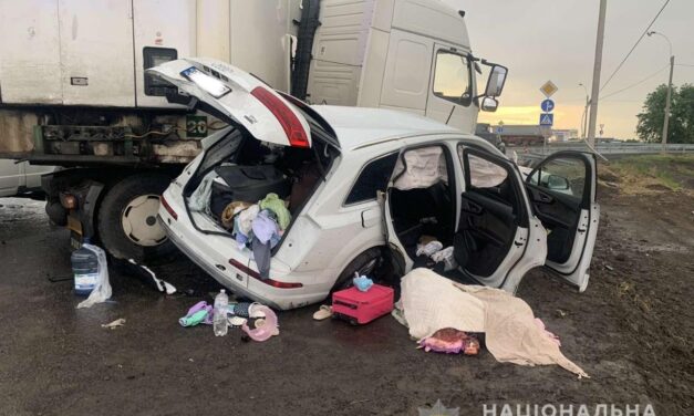 На автодорозі Одеса – Мелітополь – Новоазовськ загинув політик з дружиною та донькою – фото, відео