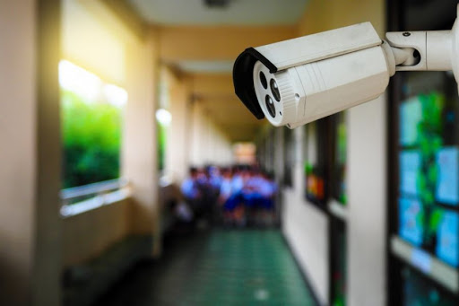 Мешканці Запоріжжя просять владу міста встановити у закладах освіти камери