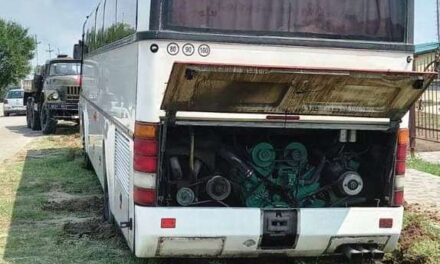 У Кирилівці застряг пасажирський автобус – фото