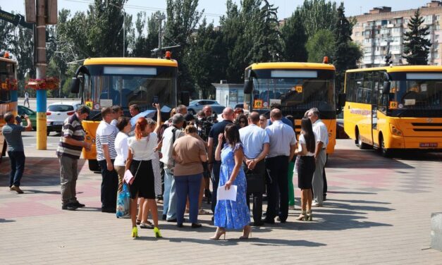  «ЗАЗ» виготовив автобуси для шкіл Запорізької області – фото