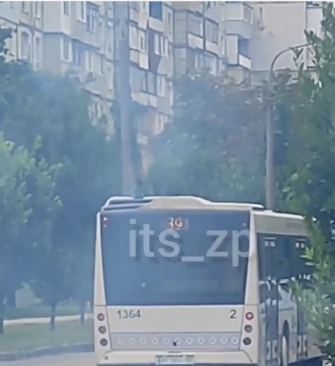 Автобус з вогником: у Запоріжжі знову проблеми з муніципальним транспортом – відео