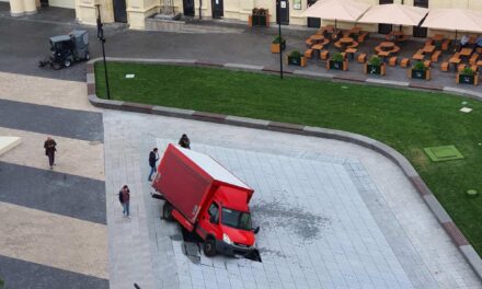 Не прожив і доби: фонтан, який вчора відкрив міський голова Києва протаранили