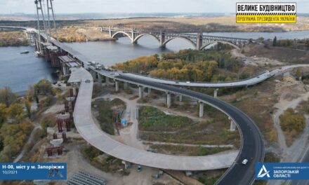 Завершилися роботи з укладання гусасфальту на одному з мостових підходів у Запоріжжя