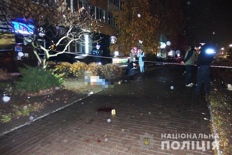 Столичні правоохоронці перевіряють версію, що вбивство молодого чоловіка сталося через українську мову – ЗМІ