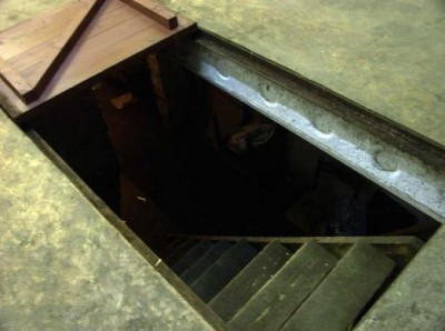 На Запоріжжі жінка впала у підвал, постраждала померла