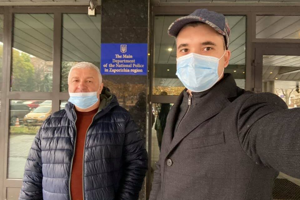 Поки правоохоронці розшукують ексголовного лікаря запорізької інфекційної лікарні, його адвокат заявив, що Шинкаренко нікуди не тікає