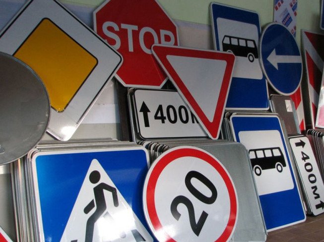 У Києві демонтували дорожні знаки та встановили єдиний швидкісний режим