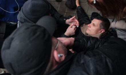 П’ятьох протестувальників затримали, одного госпіталізували: чим завершився мітинг у Запоріжжі?
