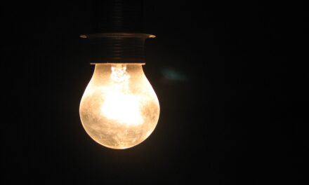 Від самого ранку у Запоріжжі ряд будинків відключать від електроенергії – адреси